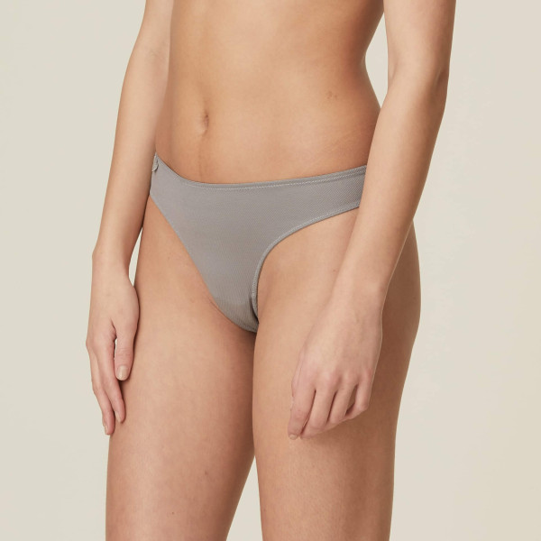 Marie Jo „Tom“ String