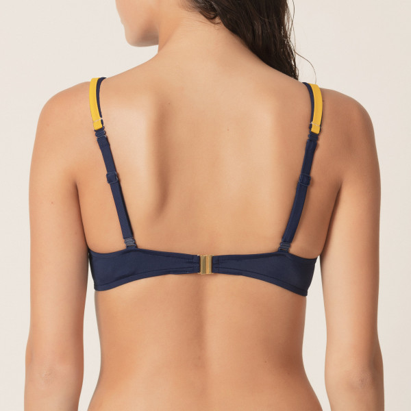 Marie Jo Swim “Claudia” Bikini unterlegte tief dekoll.
